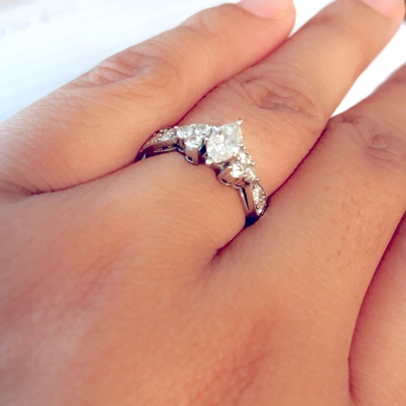 Engagement ring 14k gold - Picture 1 of 4